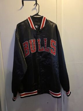 Chicago Bulls Starter Jacket - Black & Red